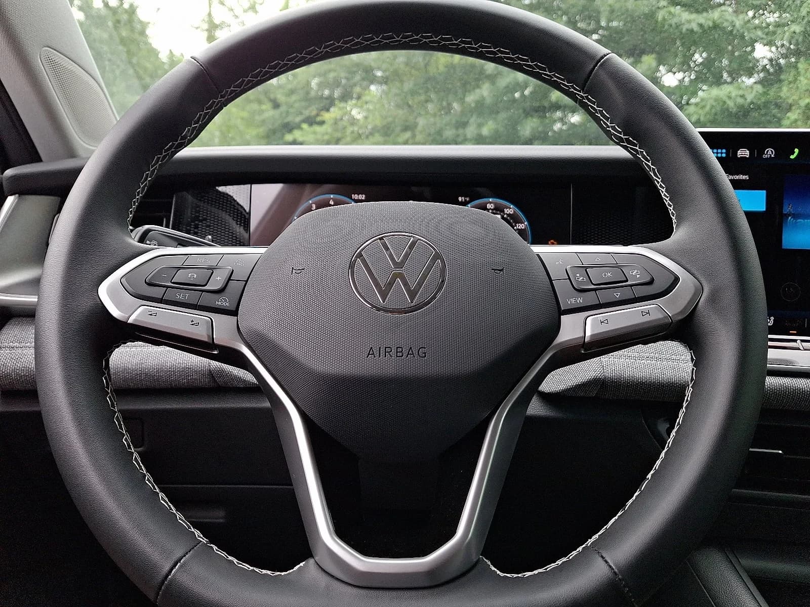 Volkswagen Tiguan S 4MOTION 2026 — side view