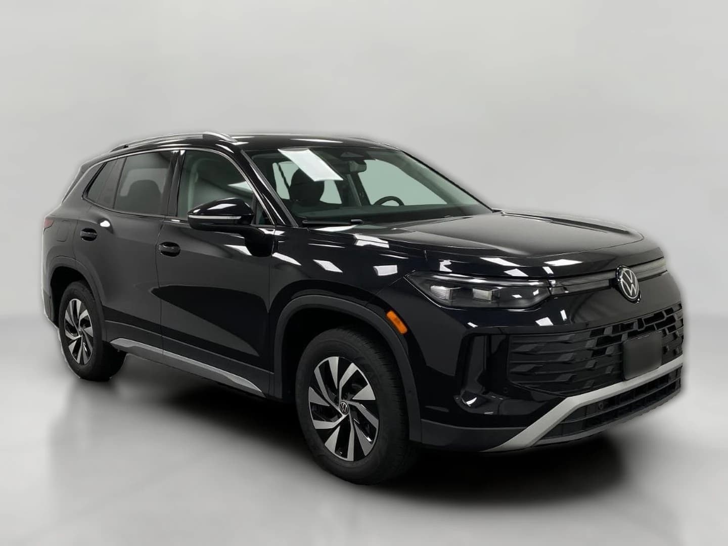 Volkswagen Tiguan S 4MOTION 2026 — side view