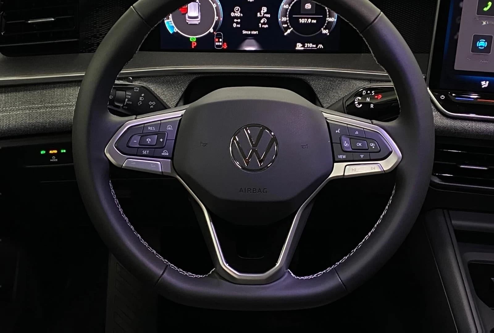 Volkswagen Tiguan S 4MOTION 2026 — side view