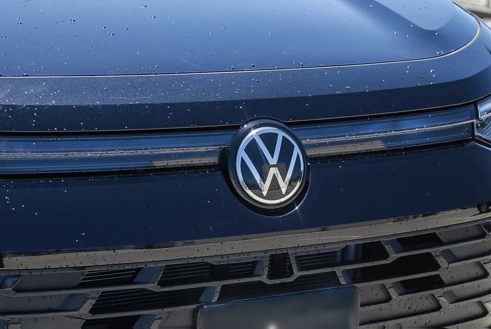Volkswagen Tiguan S 2.0T 4MOTION 2025 — side view