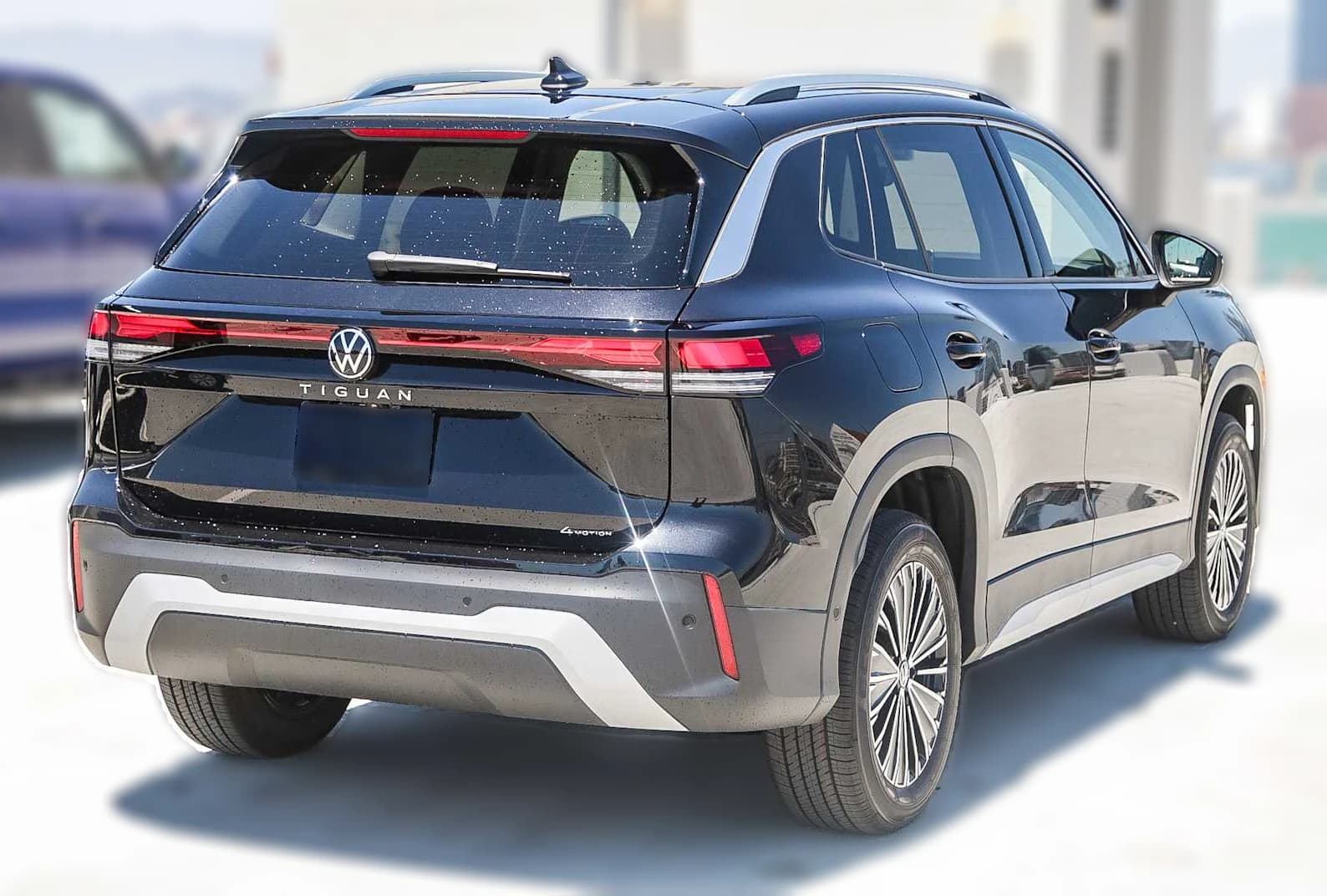 Volkswagen Tiguan S 2.0T 4MOTION 2025 — side view