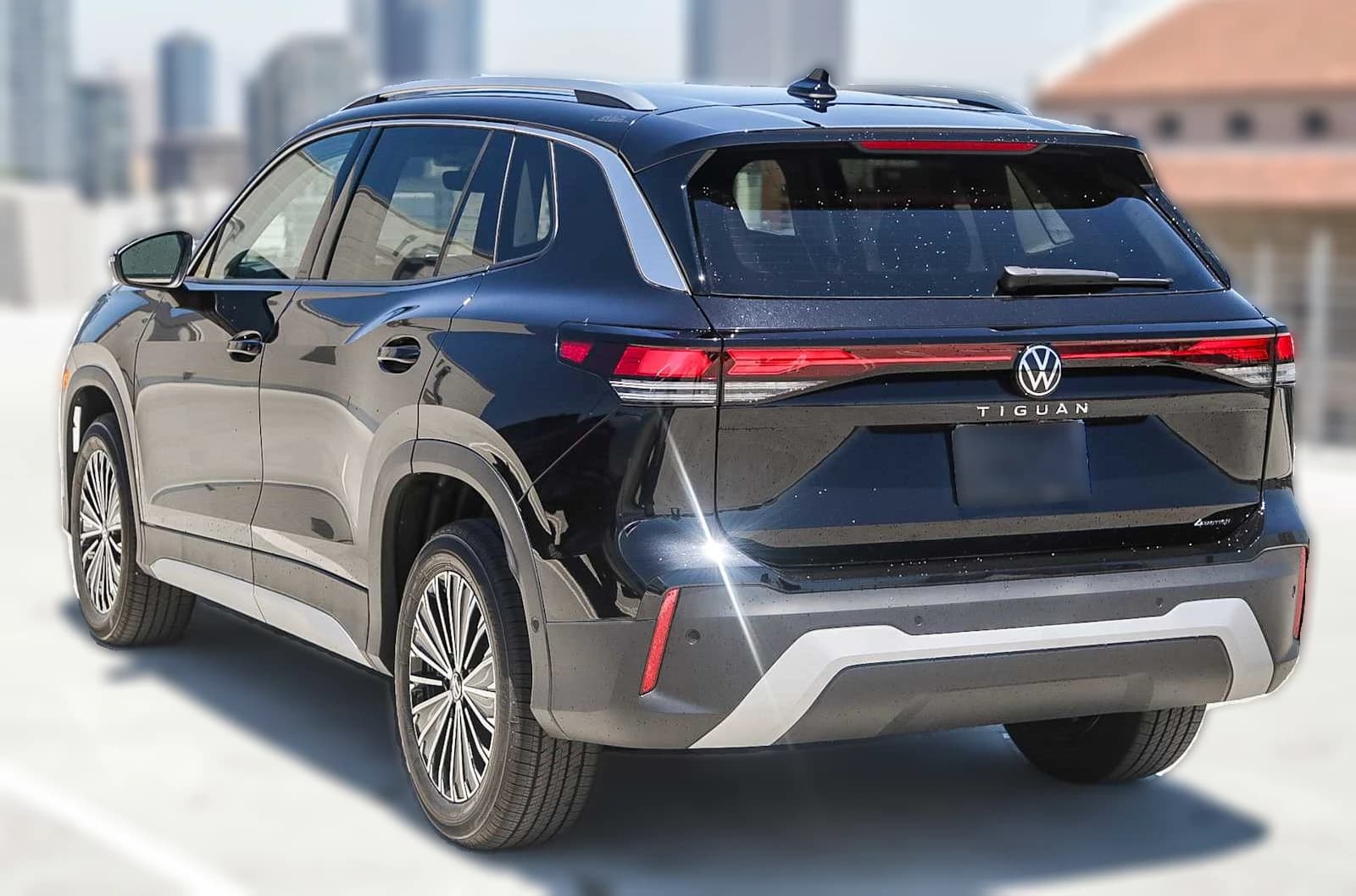 Volkswagen Tiguan S 2.0T 4MOTION 2025 — side view