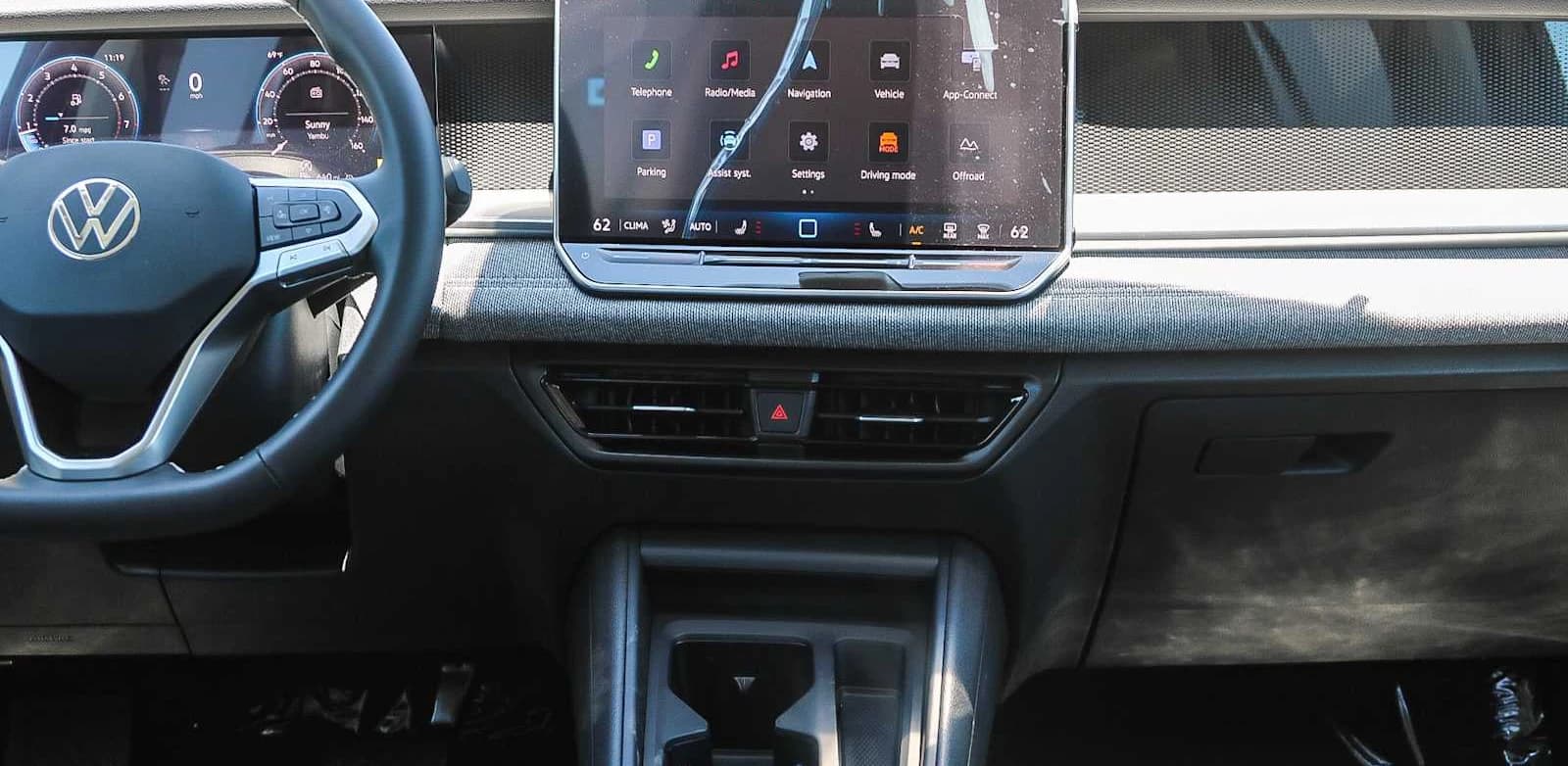 Volkswagen Tiguan S 2.0T 4MOTION 2025 — side view