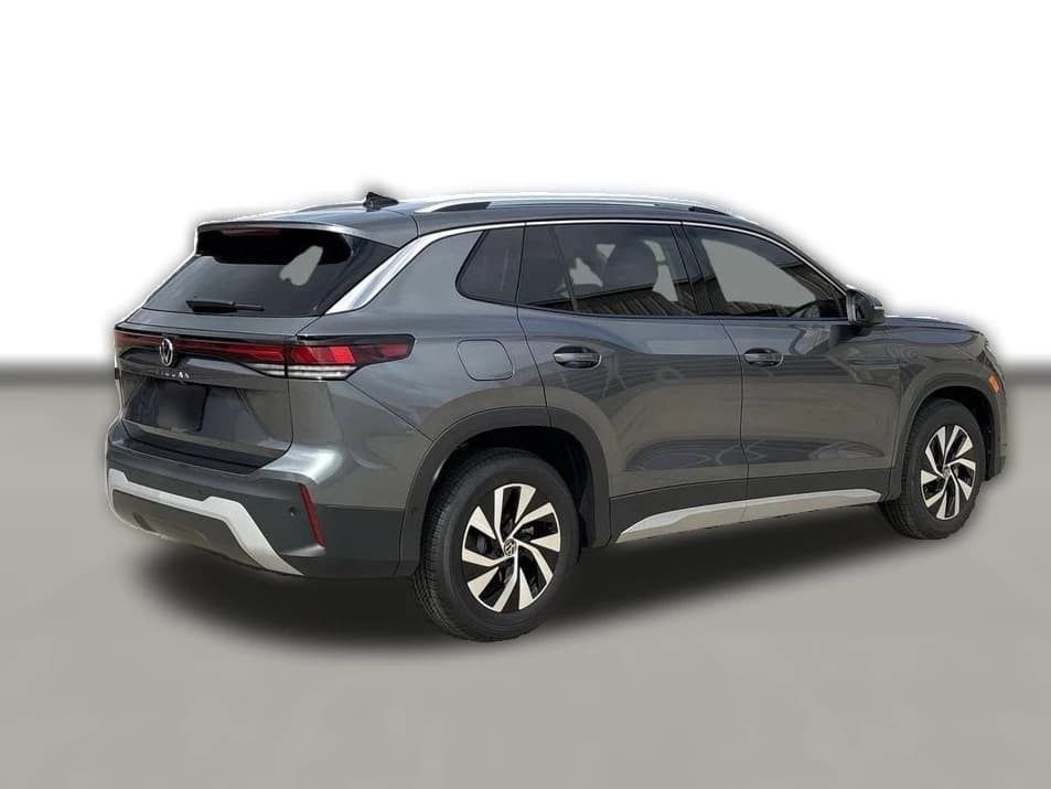 Volkswagen Tiguan S FWD 2026 — side view
