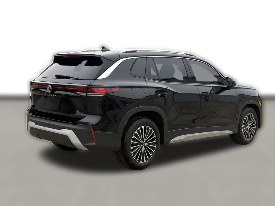 Volkswagen Tiguan S 2.0T FWD 2026 — side view