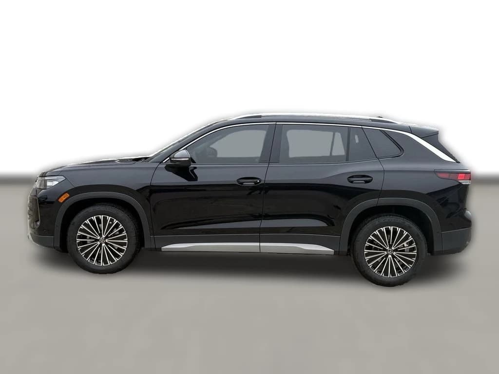 Volkswagen Tiguan S 2.0T FWD 2026 — side view