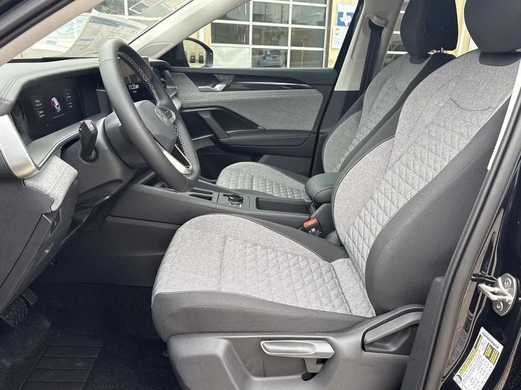 Volkswagen Tiguan S 2.0T FWD 2026 — side view