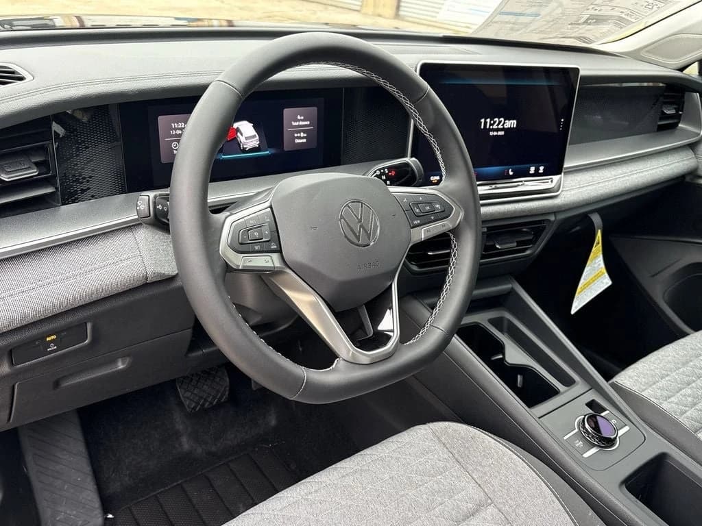 Volkswagen Tiguan S 2.0T FWD 2026 — side view