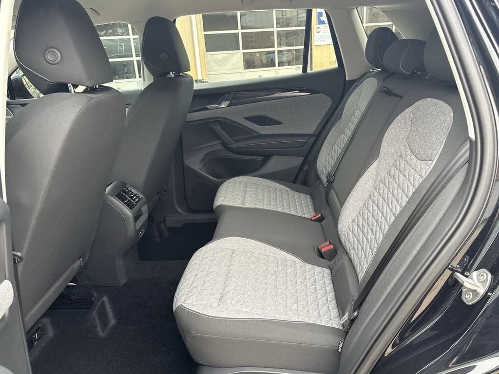 Volkswagen Tiguan S 2.0T FWD 2026 — side view