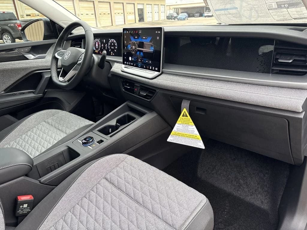 Volkswagen Tiguan S 2.0T FWD 2026 — side view