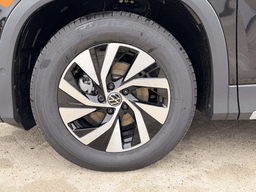 Volkswagen Tiguan S 2.0T FWD 2026 — side view