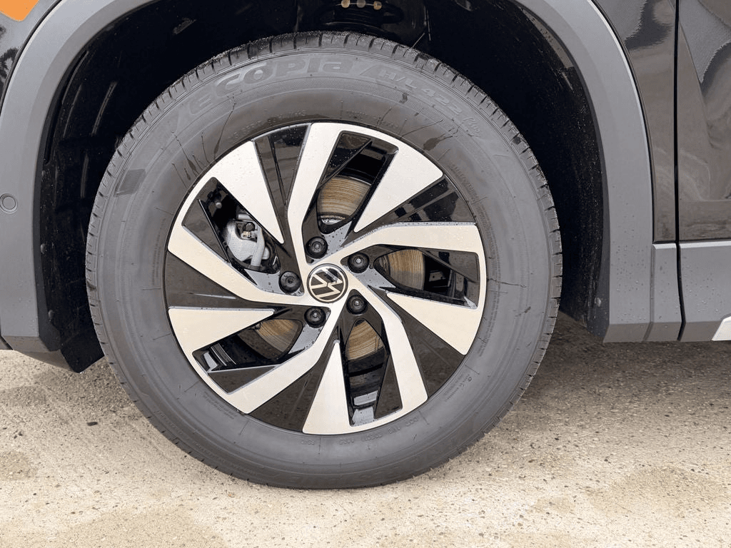 Volkswagen Tiguan S 2.0T FWD 2026 — side view