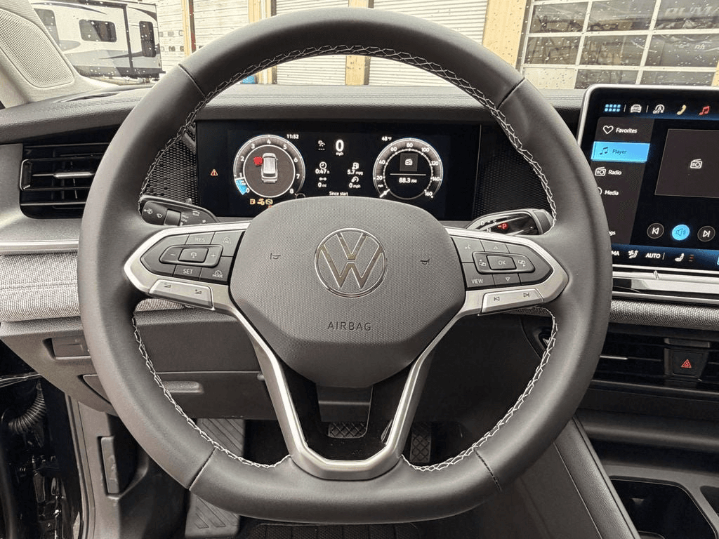 Volkswagen Tiguan S 2.0T FWD 2026 — side view