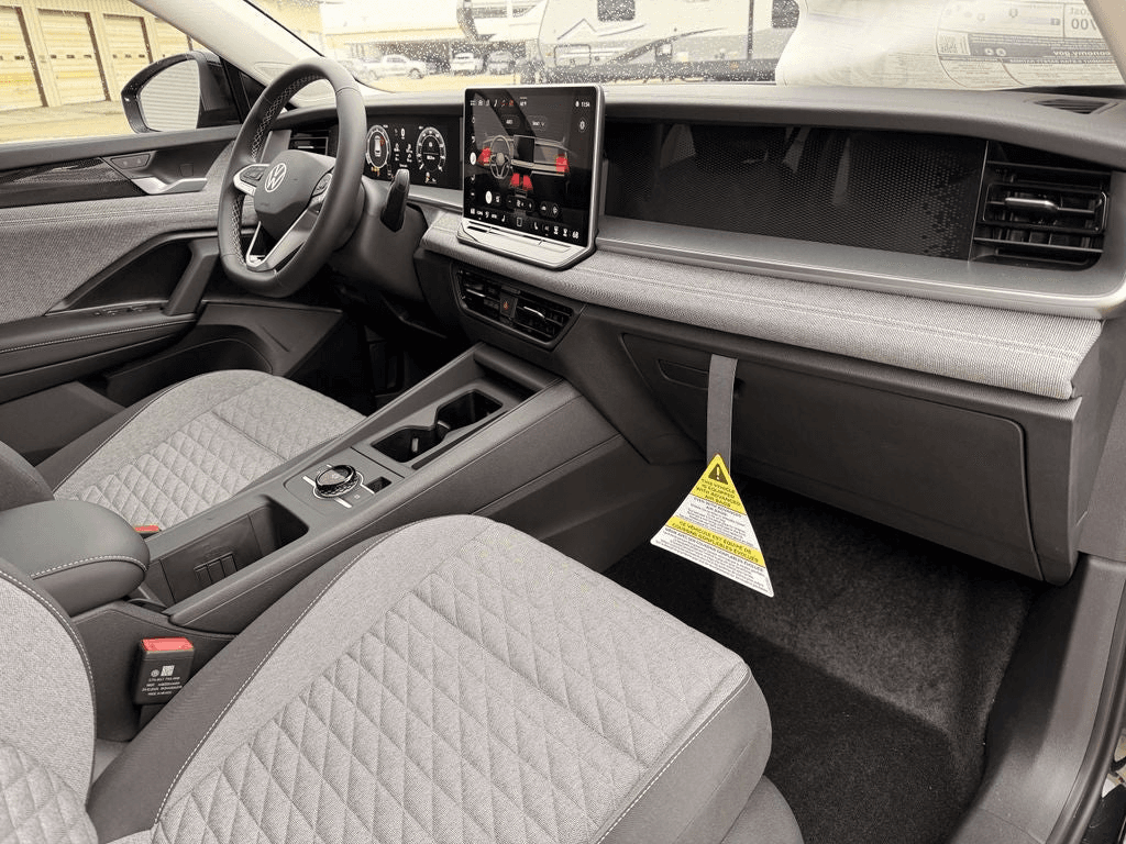 Volkswagen Tiguan S 2.0T FWD 2026 — side view