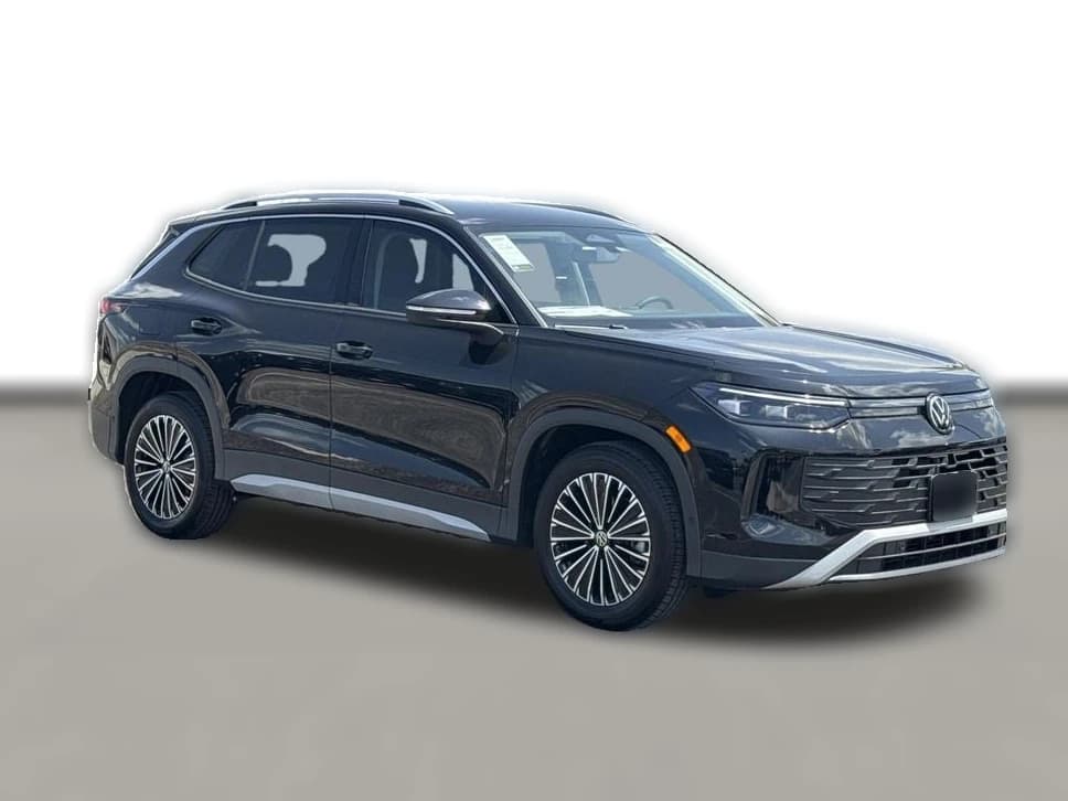 Volkswagen Tiguan S FWD 2026 — side view