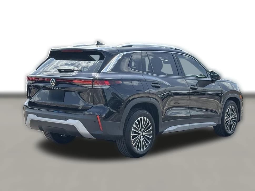 Volkswagen Tiguan S FWD 2026 — side view