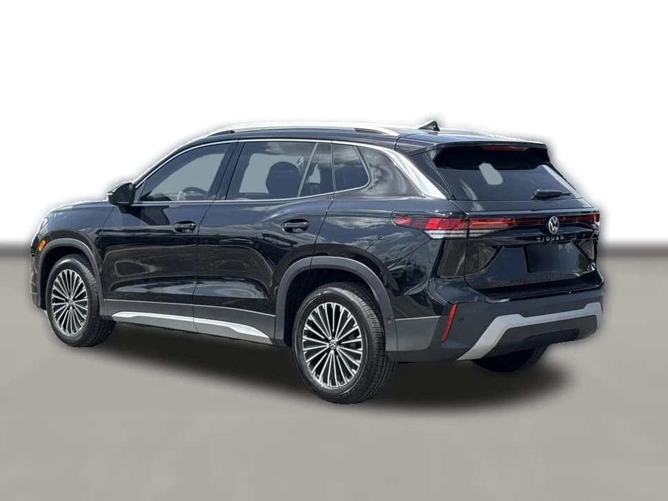 Volkswagen Tiguan S FWD 2026 — side view