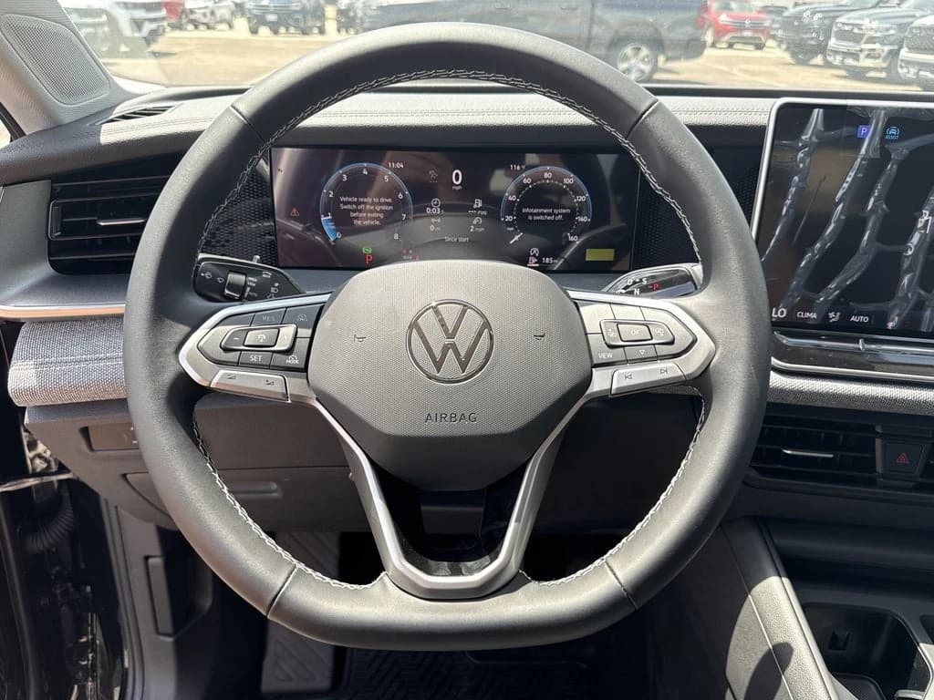 Volkswagen Tiguan S FWD 2026 — side view