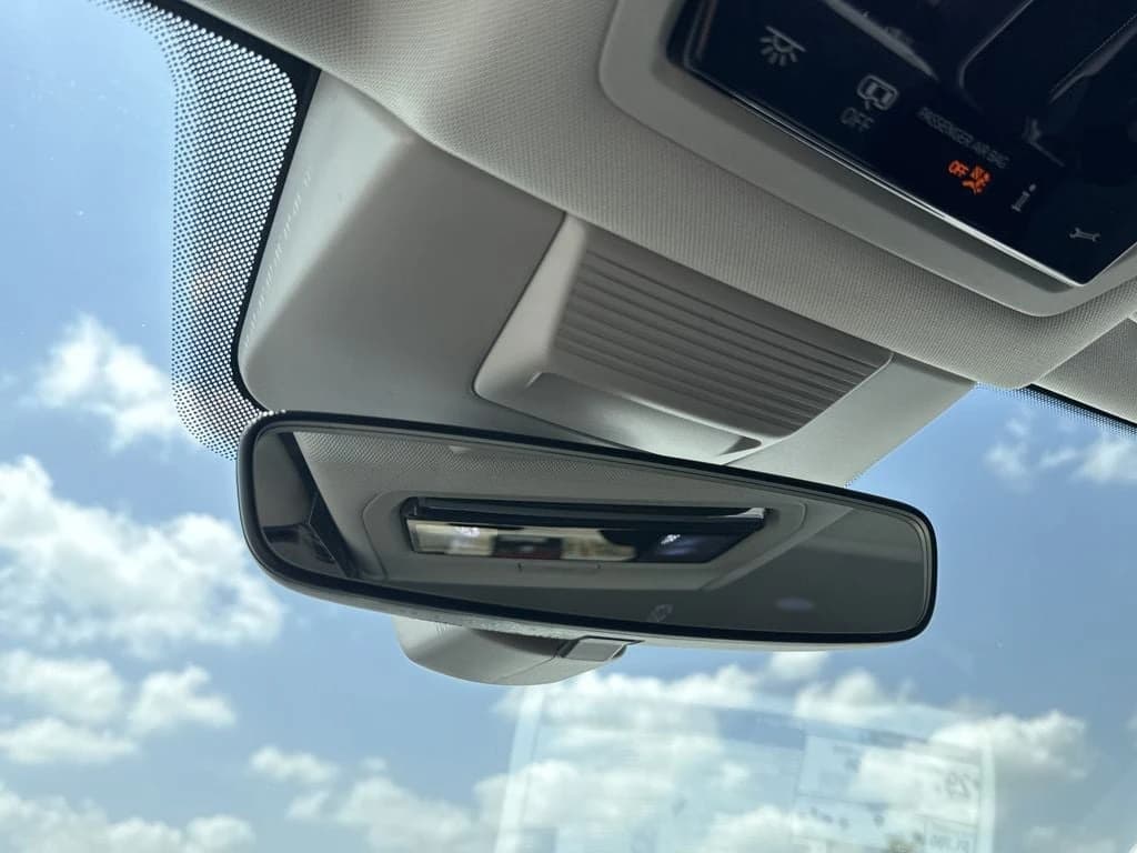 Volkswagen Tiguan S FWD 2026 — side view