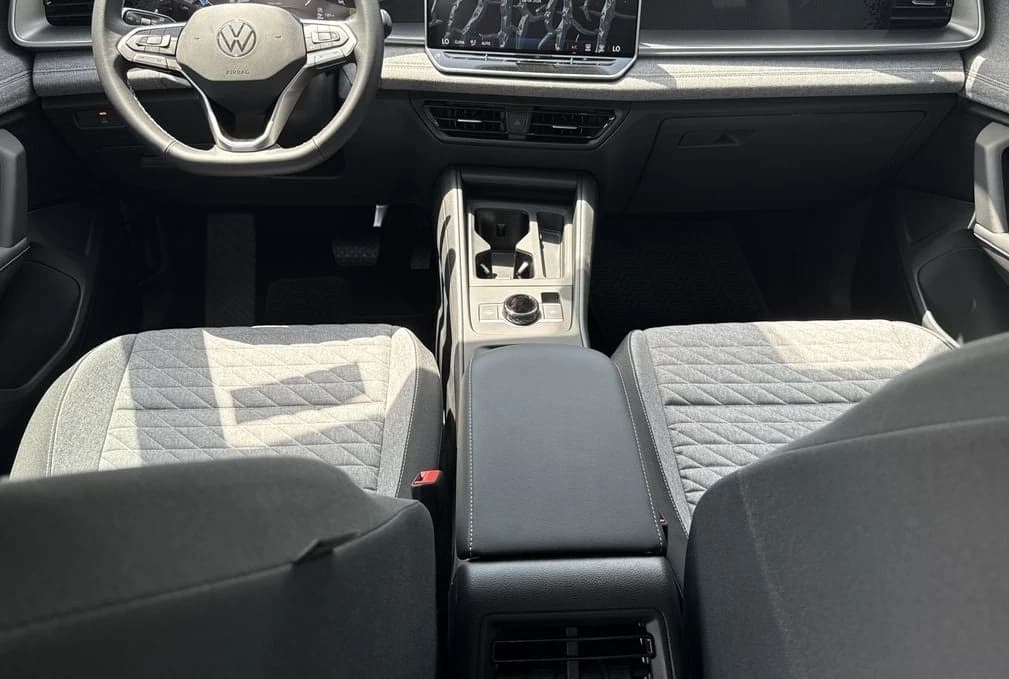 Volkswagen Tiguan S FWD 2026 — side view