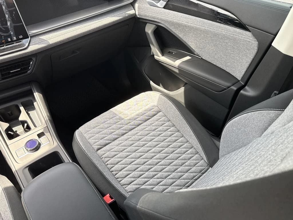 Volkswagen Tiguan S FWD 2026 — side view
