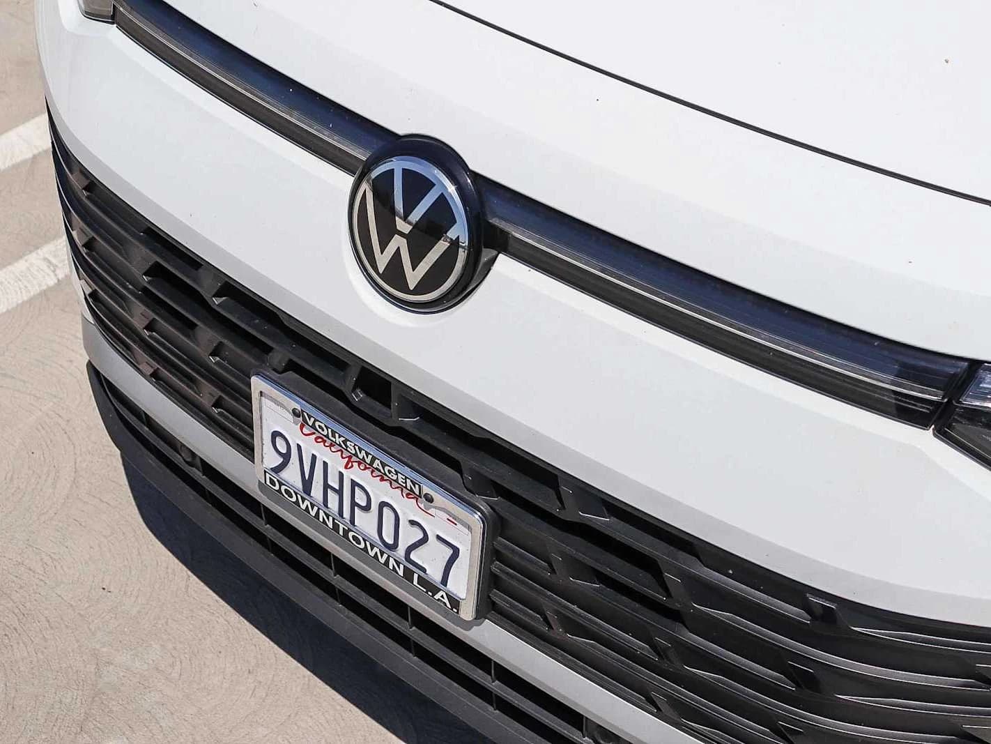 Volkswagen Tiguan S 2.0T FWD 2025 — side view