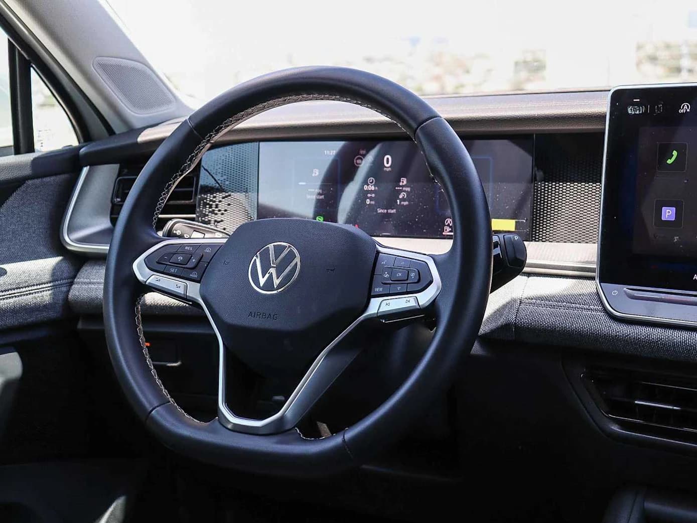 Volkswagen Tiguan S 2.0T FWD 2025 — side view