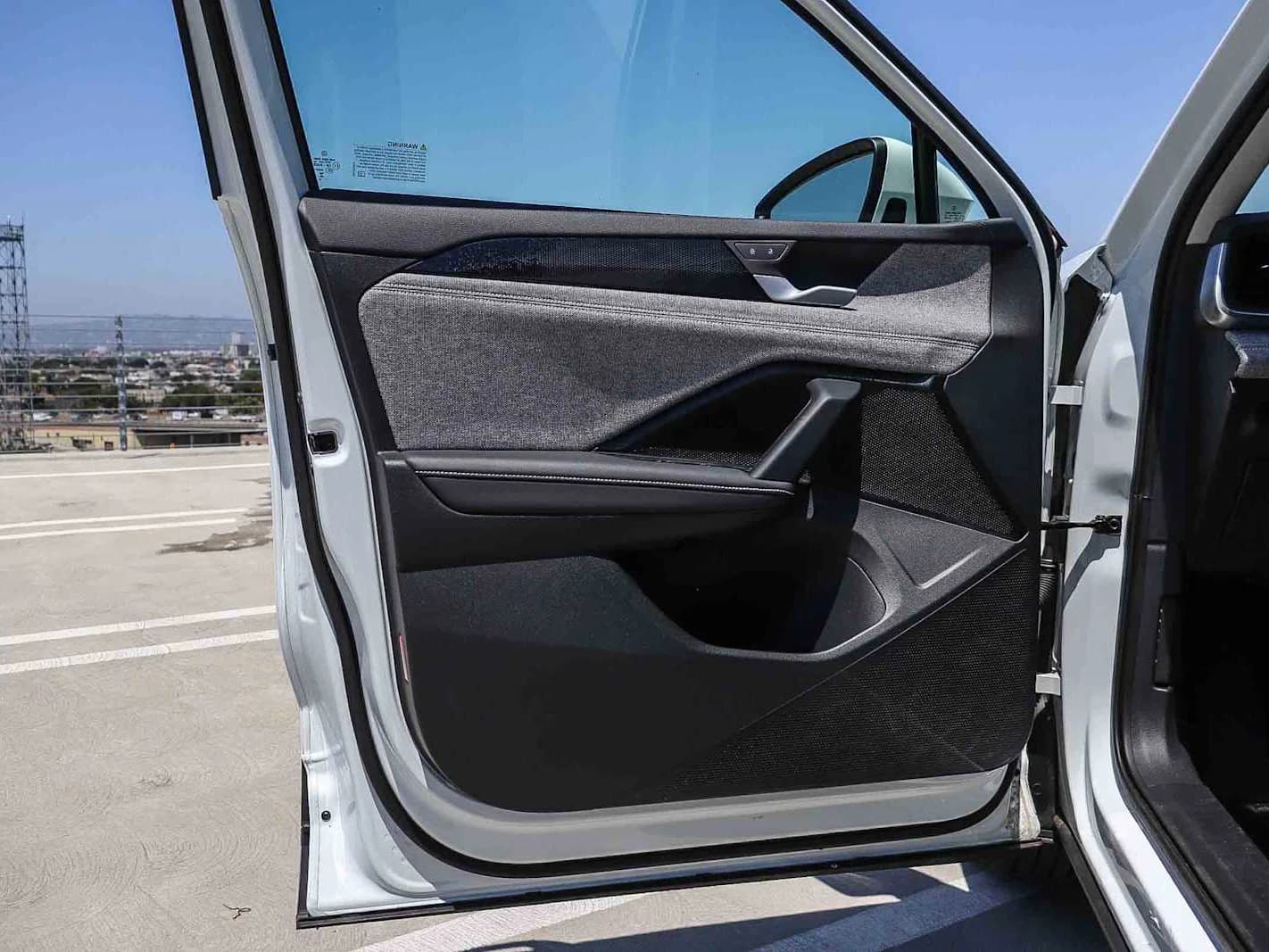 Volkswagen Tiguan S 2.0T FWD 2025 — side view