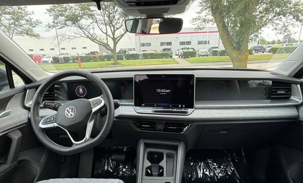 Volkswagen Tiguan S FWD 2026 — side view