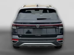 Volkswagen Taos SE FWD 2026 — side view