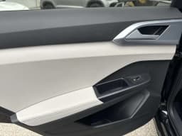 Volkswagen Taos SE FWD 2026 — side view