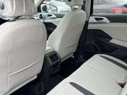 Volkswagen Taos SE FWD 2026 — side view