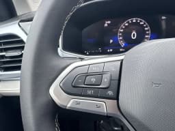 Volkswagen Taos SE FWD 2026 — side view