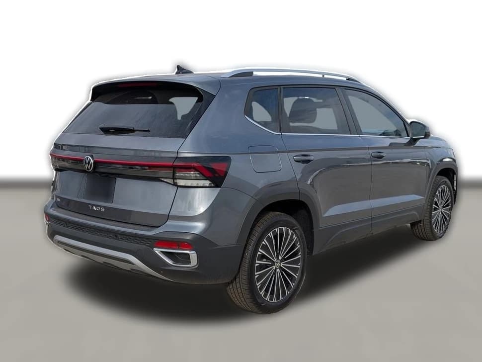Volkswagen Taos SE FWD 2026 — side view