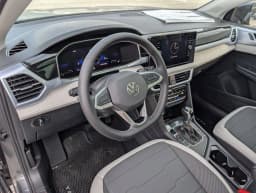 Volkswagen Taos SE FWD 2026 — side view