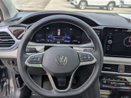 Volkswagen Taos SE FWD 2026 — side view