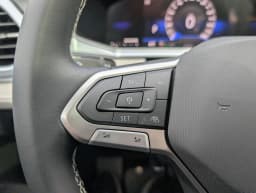 Volkswagen Taos SE FWD 2026 — side view