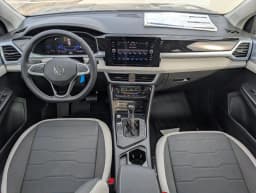 Volkswagen Taos SE FWD 2026 — side view