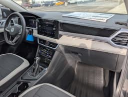 Volkswagen Taos SE FWD 2026 — side view