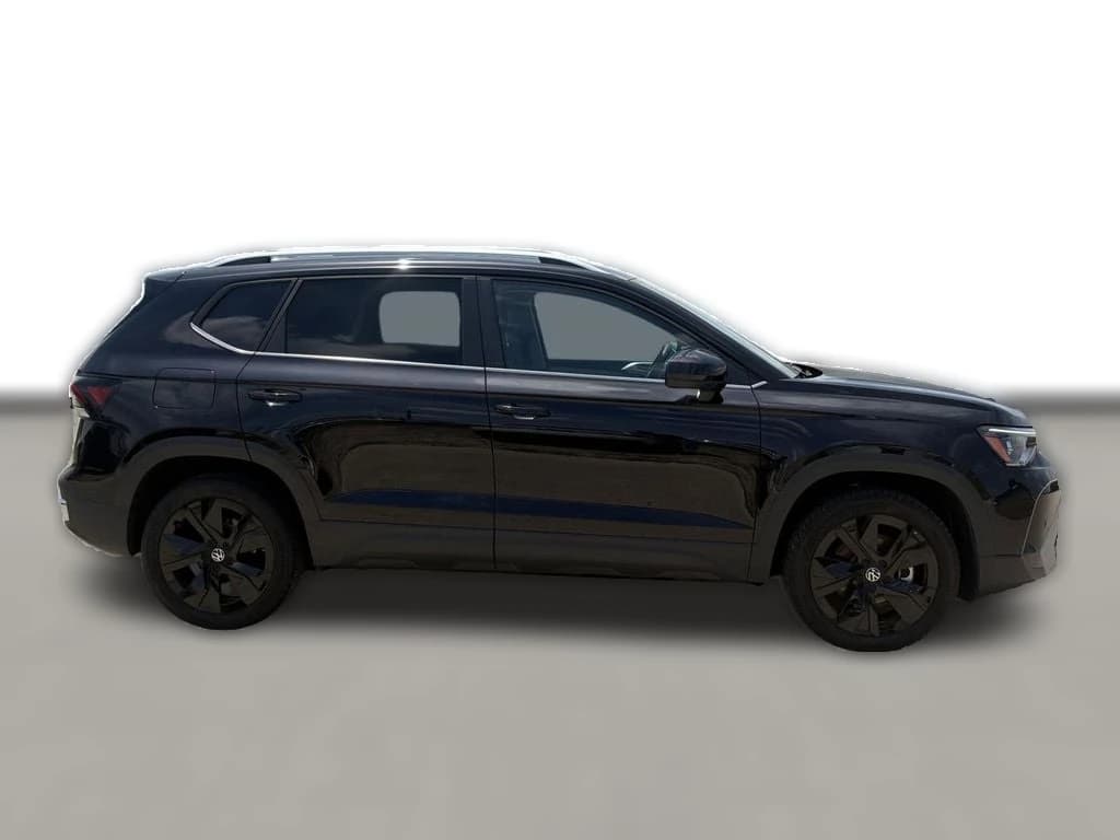 Volkswagen Taos SE FWD 2025 — side view