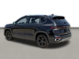 Volkswagen Taos SE FWD 2025 — side view
