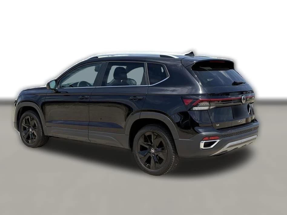 Volkswagen Taos SE FWD 2025 — side view