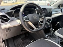 Volkswagen Taos SE FWD 2025 — side view