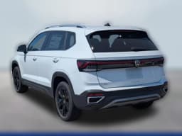 Volkswagen Taos SE FWD 2026 — side view