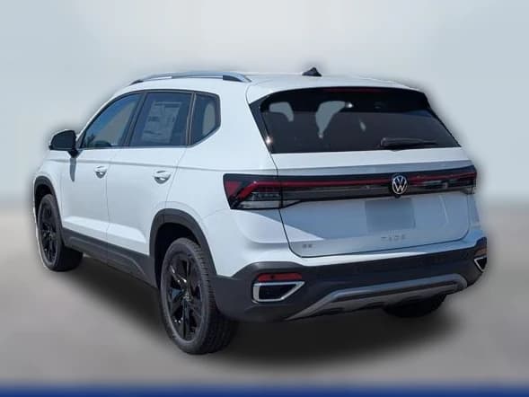 Volkswagen Taos SE FWD 2026 — side view