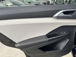 Volkswagen Taos SE FWD 2026 — side view
