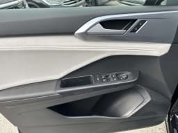 Volkswagen Taos SE FWD 2026 — side view