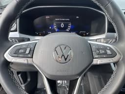 Volkswagen Taos SE FWD 2026 — side view