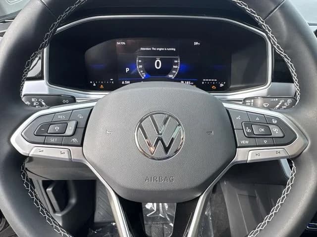 Volkswagen Taos SE FWD 2026 — side view