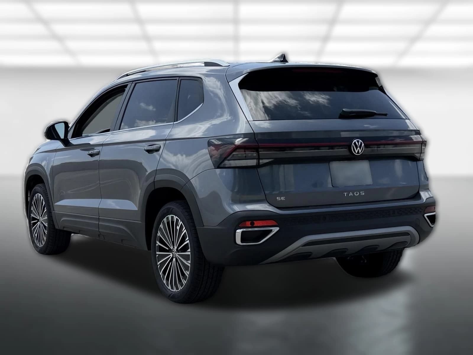 Volkswagen Taos SE FWD 2026 — side view